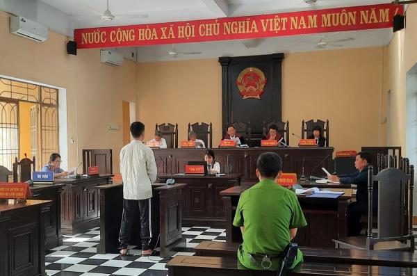 Thanh niên làm giả giấy tờ xe thuê rồi mang đi cầm cố