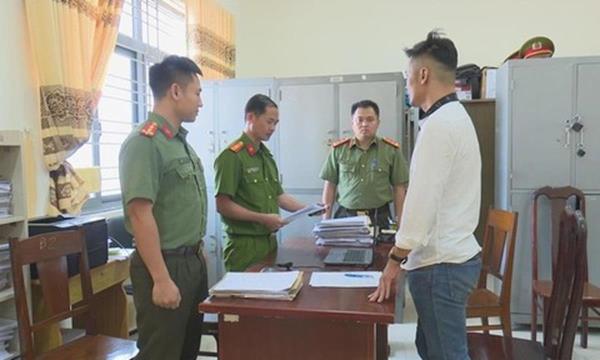 Bắt đối tượng làm giả giấy tờ, mở nhiều tài khoản ngân hàng để đánh bạc
