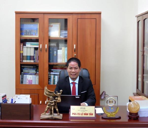 Nhận diện, phê phán các biểu hiện lệch lạc, lệch chuẩn trong không gian mạng xã hội của người nổi tiếng