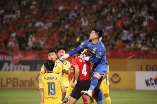Vòng 15 V.League 2023-2024 ngày 4-4: Công an Hà Nội vươn lên nhì bảng