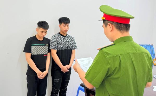 Bắt tạm giam 2 đối tượng trong nhóm Sơn Trà gây náo loạn đường phố