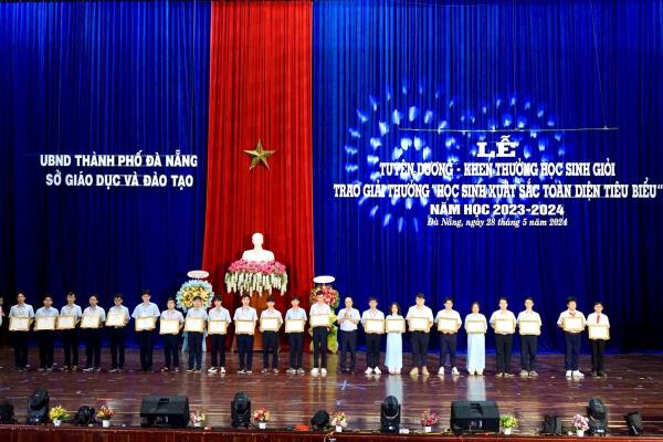 Đà Nẵng: Vinh danh 192 học sinh xuất sắc toàn diện tiêu biểu năm học 2023-2024