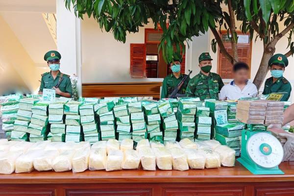 Triệt phá đường dây vận chuyển gần 200kg ma túy