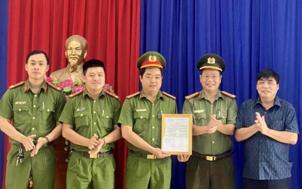 Khen thưởng lực lượng tuần tra 8394 Thạc Gián