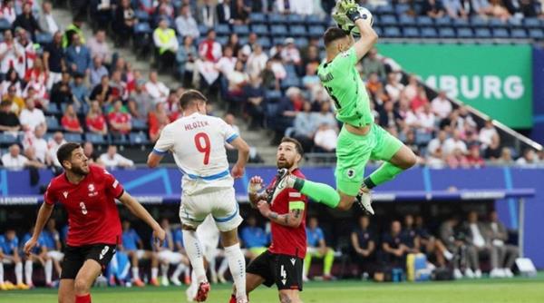 EURO 24: Châu Âu lên cơn sốt với màn trình diễn siêu hạng của thủ thành Giorgi Mamardashvili