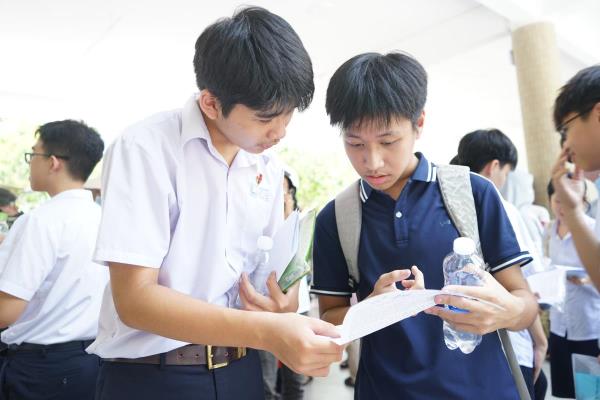 Gần 1.500 thí sinh tranh suất vào lớp 10 Trường THPT chuyên Lê Quý Đôn