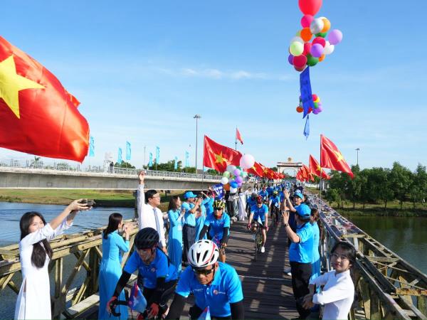 Lan tỏa thông điệp trong Ngày hội đạp xe Vì Hòa bình tại Quảng Trị