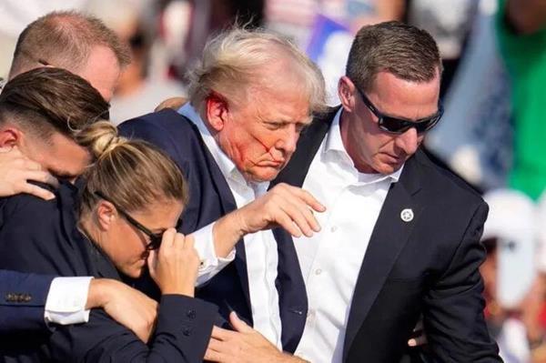 Ông Trump kể khoảnh khắc bị bắn xuyên qua tai, thoát chết trong gang tấc