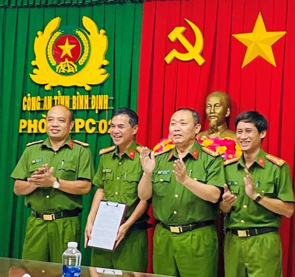 Khen thưởng Ban chuyên án bắt giữ nhóm cướp giật liên tỉnh