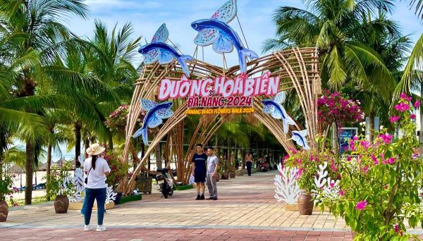 Đà Nẵng lần đầu có đường hoa biển