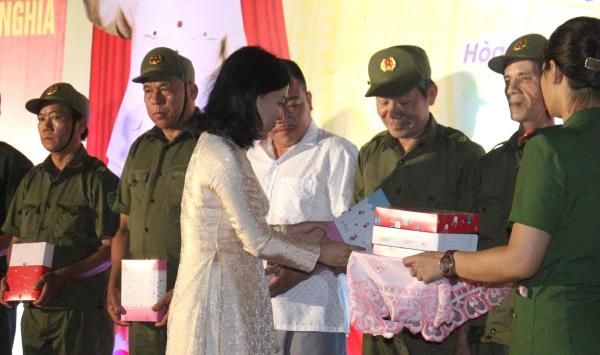 Khen thưởng 25 cá nhân xuất sắc, điển hình phong trào Toàn dân bảo vệ an ninh tổ quốc
