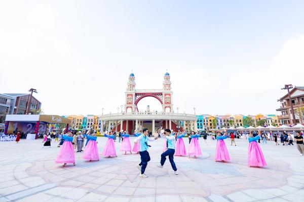Chuyến hành trình đa tầng cảm xúc tại siêu lễ hội mùa thu 8WONDER Moon Festival