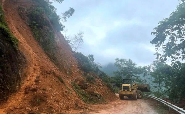 Tìm thấy 9 thi thể nạn nhân bị cuốn trôi cùng xe khách ở Cao Bằng