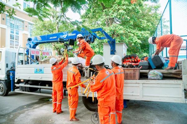 273 kỹ sư, công nhân EVNCPC lên đường hỗ trợ EVNNPC khắc phục sự cố lưới điện do bão số 3 gây ra