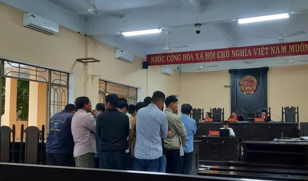 Nhóm đạo chích câu kết hút dầu của công ty