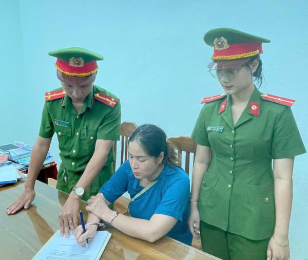 Bắt nữ quái lừa đảo