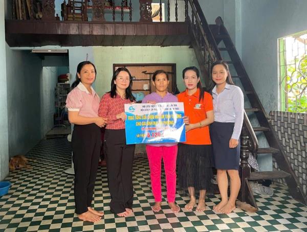Tặng công trình công cộng, sửa mái ấm tình thương cho hộ nghèo