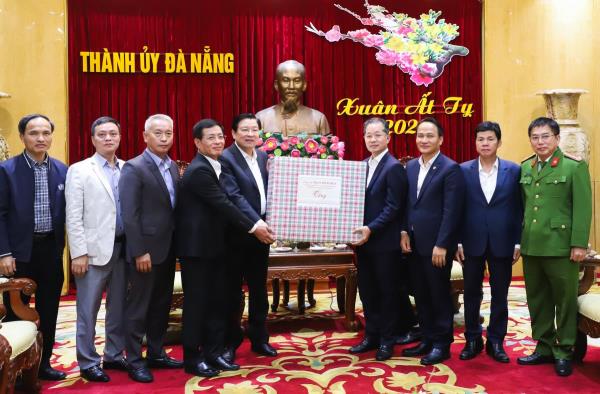 Trưởng ban Nội chính Trung ương Phan Đình Trạc thăm, chúc Tết thành phố Đà Nẵng