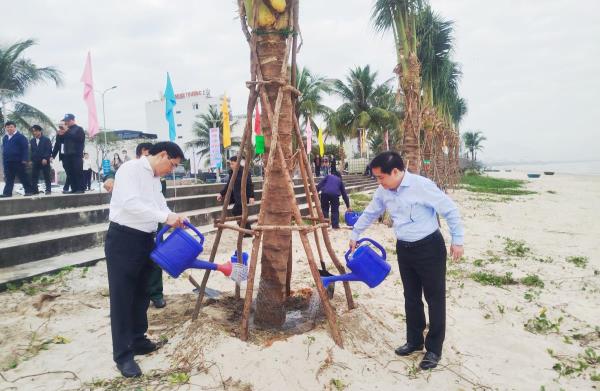 Quận Thanh Khê phát động ra quân thực hiện Tết trồng cây đời đời nhớ ơn Bác Hồ Xuân Ất Tỵ 2025