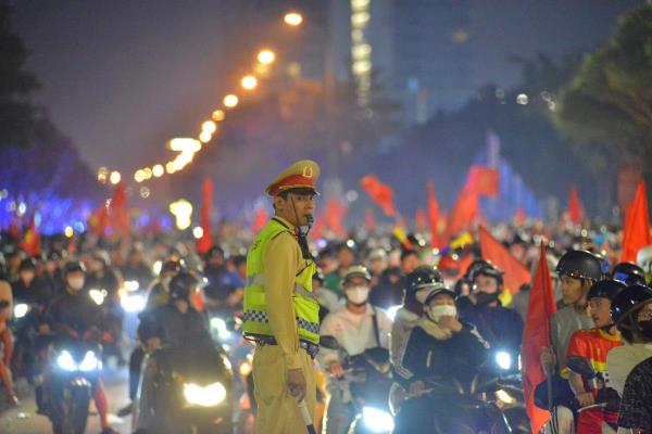 Cổ động viên Đà Nẵng ra đường mừng Việt Nam vô địch ASEAN Cup 2024