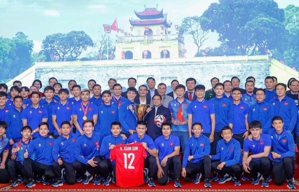 Vinh quang đoàn quân chiến thắng trở về