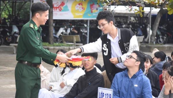 Tuyên truyền biển đảo và phòng, chống ma túy cho hơn 2.700 học sinh THPT