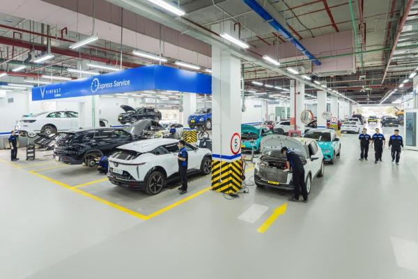 Thần tốc lập kỷ lục với 350 xưởng dịch vụ, VinFast tạo cú sốc lớn cho các đối thủ về quy mô hậu mãi