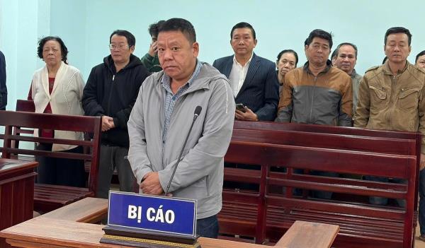 Tạt xăng dọa giết hàng xóm