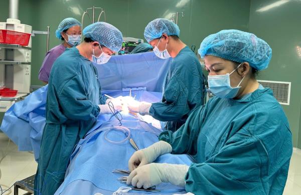 Bài toán nhân lực y tế ở Quảng Ngãi: Cần cơ chế mạnh để thu hút và giữ bác sĩ