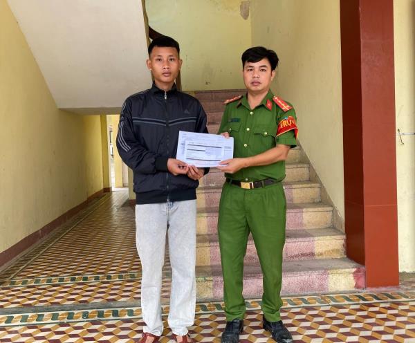 Chiến sĩ Công an hoàn trả 20 triệu đồng cho người chuyển khoản nhầm