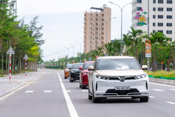 Cơ hội sở hữu SUV full-size VinFast VF 9 chỉ từ 1,3 tỷ đồng trong tháng 12