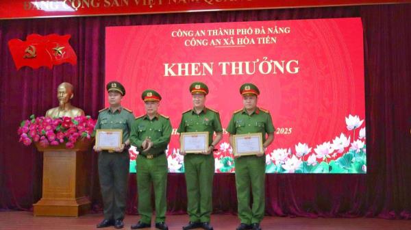 Xây dựng lực lượng Công an xã chính quy, gần dân, thực sự là chỗ dựa vững chắc, tin cậy của nhân dân
