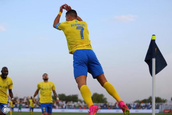 Cristiano Ronaldo nối dài  ngày vui ở Saudi Arabia