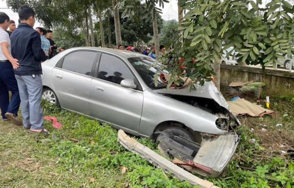 Ô tô tông xe máy, hai bà cháu tử vong