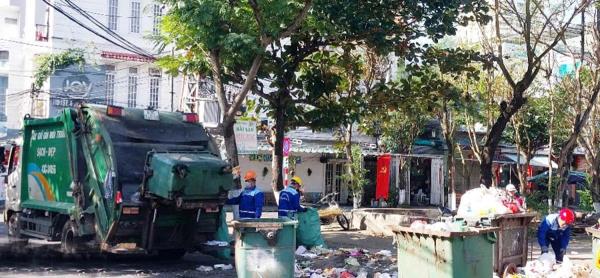 Ra quân tổng dọn vệ sinh đường phố, thu gom rác sau Tết