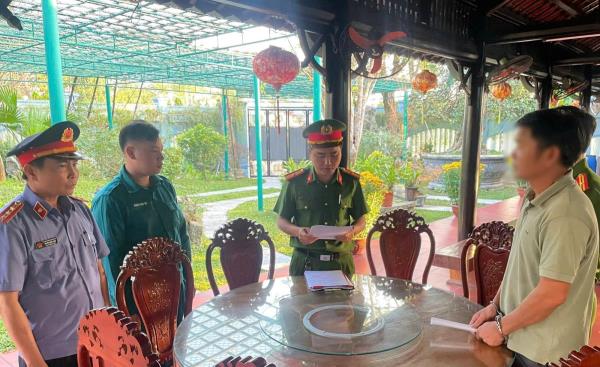 Công an tỉnh Quảng Nam bắt ông trùm gỗ keo về hành vi trốn thuế
