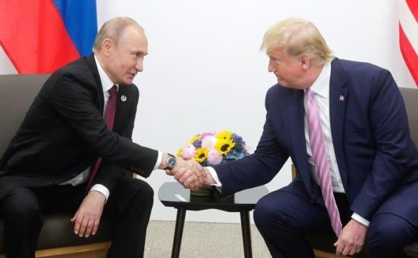 Ông Putin tặng tranh chân dung cho ông Trump