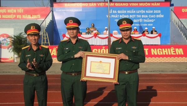 Lực lượng vũ trang quận Thanh Khê ra quân huấn luyện năm 2025