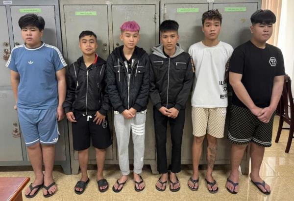 Bắt nhóm thiếu niên trấn lột người đi đường ở TP Huế