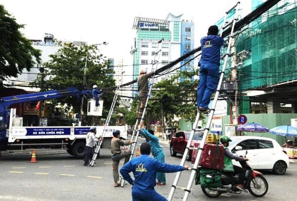 Đà Nẵng xử lý cáp, trụ viễn thông gãy đổ gây mất mỹ quan đô thị