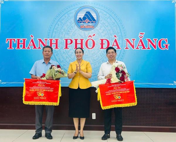 Trao giải Hội thi - Diễu hành xe hoa, thuyền hoa chào mừng 50 năm Giải phóng Đà Nẵng