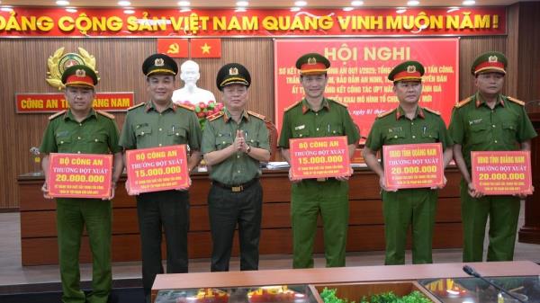 Khen thưởng thành tích phá án vụ sát hại vợ phi tang xác xuống biển