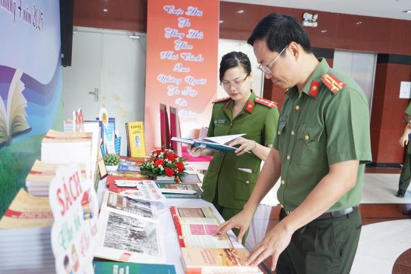 Triển lãm trưng bày sách Công an thành phố Đà Nẵng - 80 năm xây dựng, chiến đấu và trưởng thành