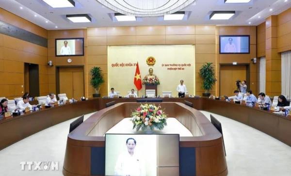 Thống nhất đề xuất miễn, hỗ trợ học phí cho học sinh