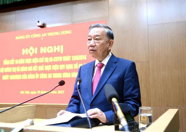 Đẩy mạnh học tập và làm theo tư tưởng, đạo đức, phong cách Hồ Chí Minh là nhiệm vụ trọng tâm, xuyên suốt của lực lượng Công an nhân dân