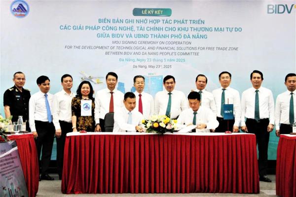 Hợp tác phát triển giải pháp công nghệ tài chính cho Khu thương mại tự do Đà Nẵng
