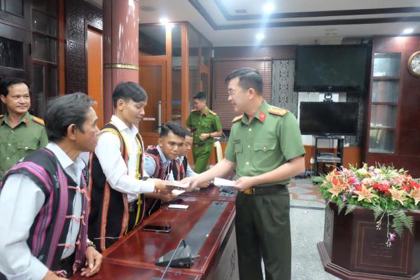 Công an TP Đà Nẵng gặp mặt đoàn đại biểu đồng bào Cơ Tu tham quan, học tập kinh nghiệm tại các địa phương