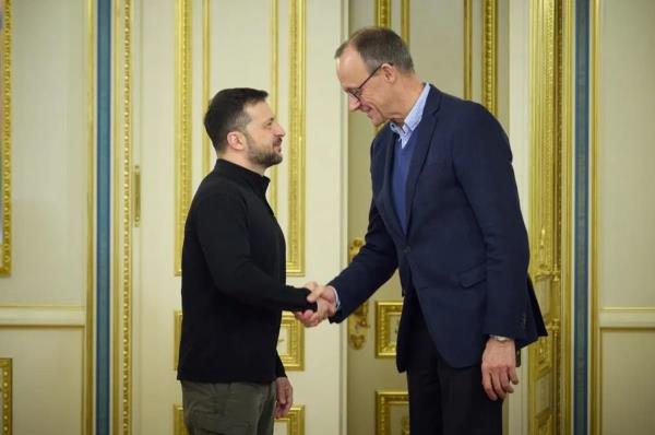 Phương Tây cởi trói viện trợ vũ khí tầm xa cho Ukraine