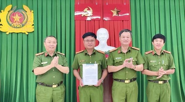 Tuyên dương 2 tập thể triệt xóa thành công tụ điểm ma túy lớn