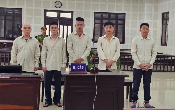 Giải quyết mâu thuẫn bằng hung khí, nhóm thanh niên lĩnh án nặng